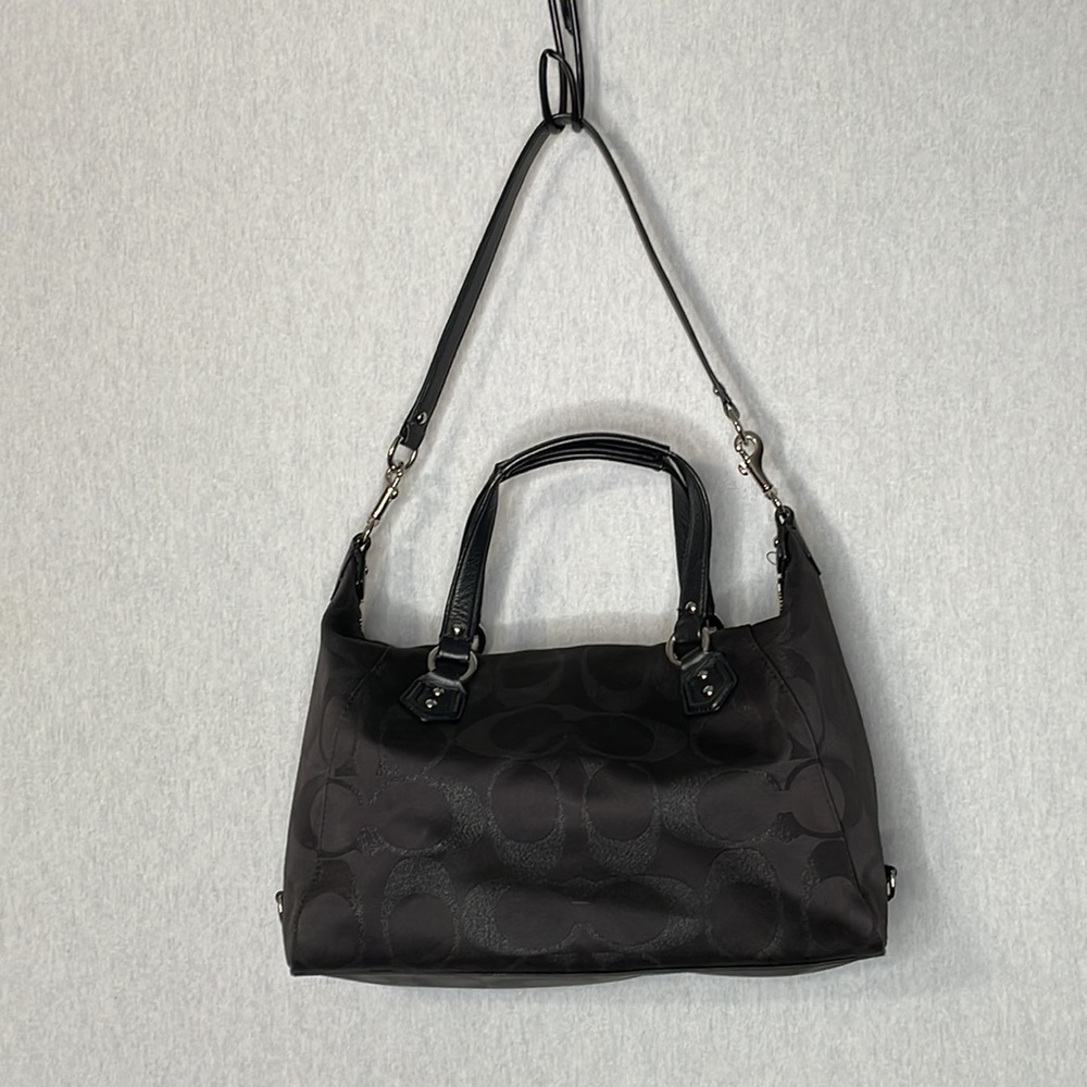 Coach hand/shorts bag. - Picture 4 of 14